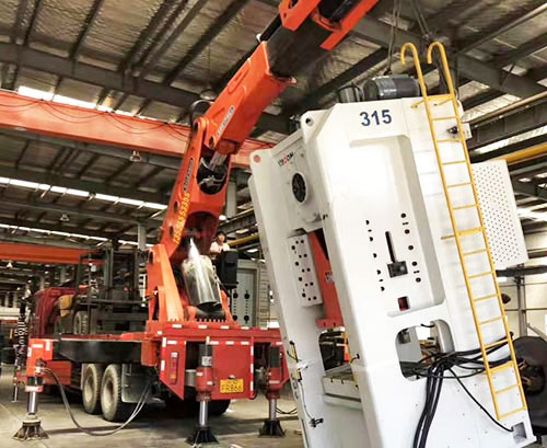 南沙附近随车吊出租，轻松解决运输难题