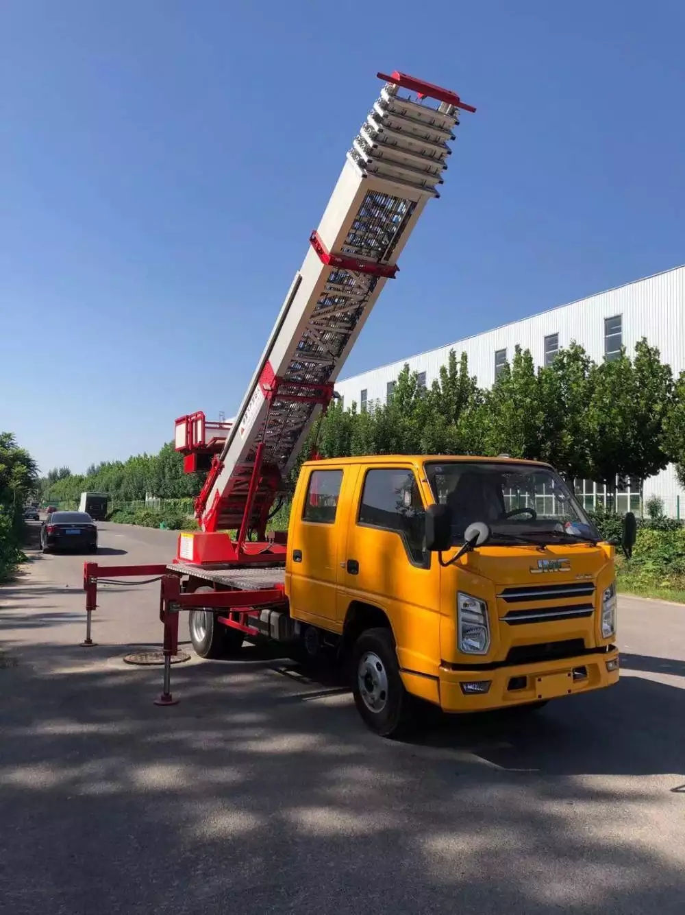 南沙附近的云梯车出租服务：轻松解决高空作业需求